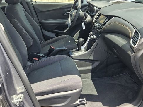 Used 2020 Chevrolet Trax LS image 13