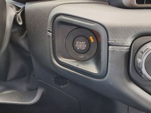 Used 2025 Jeep Wrangler Unlimited Sahara AWD/4WD image 30