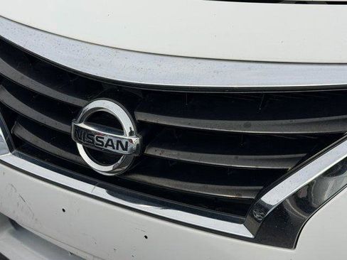 Used 2018 Nissan Versa SV FWD image 9