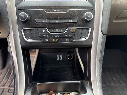 Used 2020 Ford Fusion SE image 24