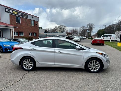 Used 2015 Hyundai Elantra SE w/ Option Group 02 image 4