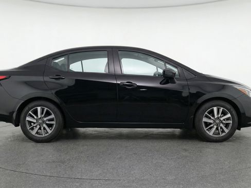 Used 2025 Nissan Versa SV FWD image 11