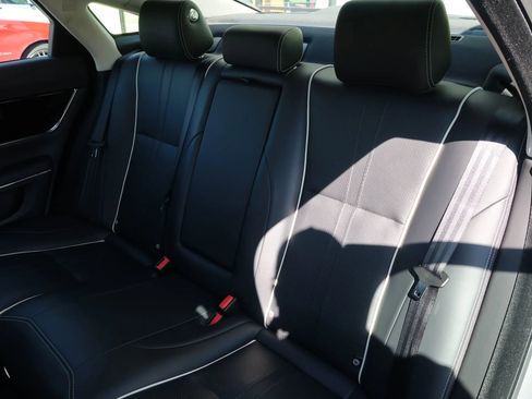 Used 2019 Jaguar XJ R-Sport RWD image 18