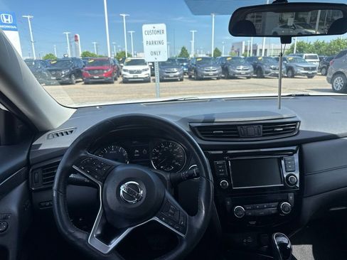 Used 2018 Nissan Rogue SV w/ Premium Package AWD/4WD image 11