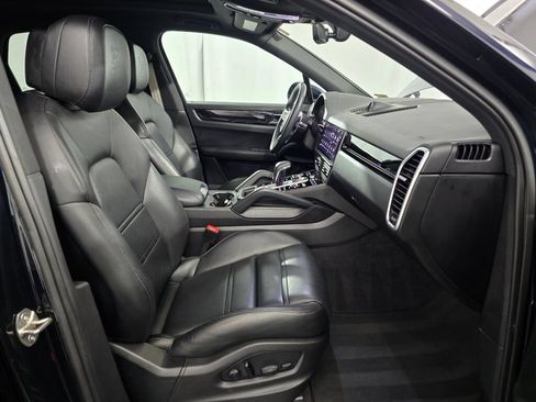 Certified 2023 Porsche Cayenne Platinum Edition AWD/4WD image 28