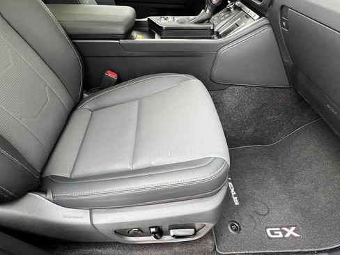 Certified 2025 Lexus GX 550 w/ Accessory Package (2T) image 46