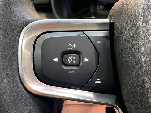 Used 2024 Volvo XC40 B5 Ultimate w/ Protection Package Premier AWD/4WD image 11