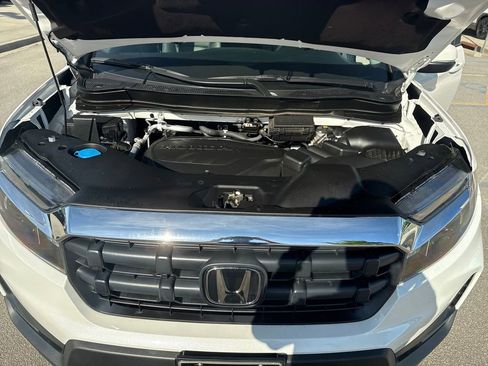 Certified 2025 Honda Ridgeline RTL image 11