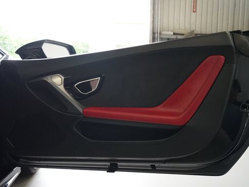 Used 2017 Lamborghini Huracan LP 580-2 RWD image 17