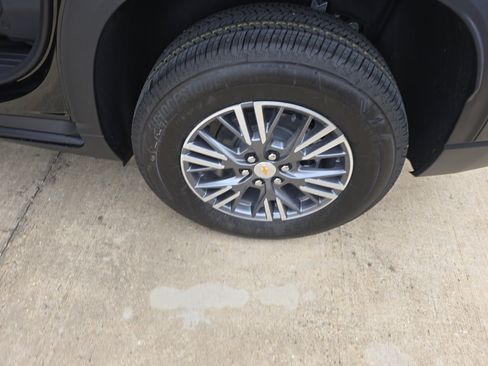 New 2026 Chevrolet Traverse LT w/ Enhanced Driving Package FWD image 12