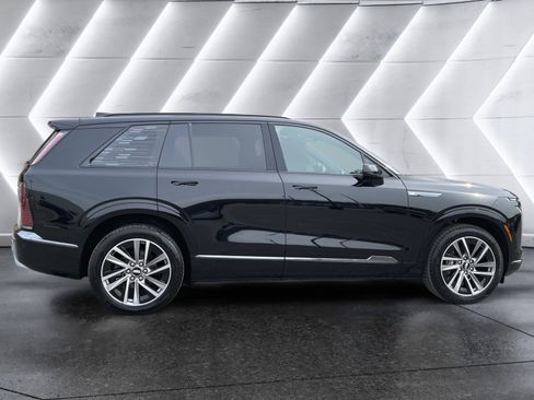 Used 2026 Cadillac Vistiq Sport w/ LPO, Floor Liner Package image 7