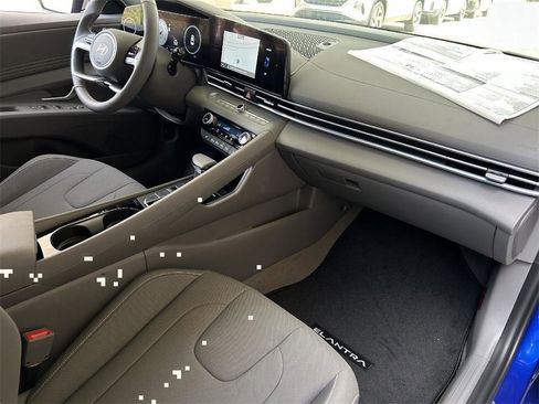 Used 2024 Hyundai Elantra SEL w/ Convenience Package image 19