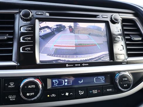 Used 2019 Toyota Highlander XLE image 30