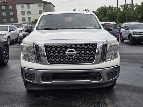 Used 2018 Nissan Titan SV w/ SV Convenience Package RWD image 2
