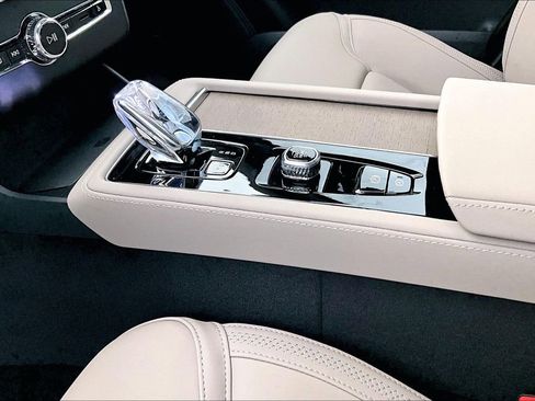 New 2026 Volvo XC90 T8 Plus image 20