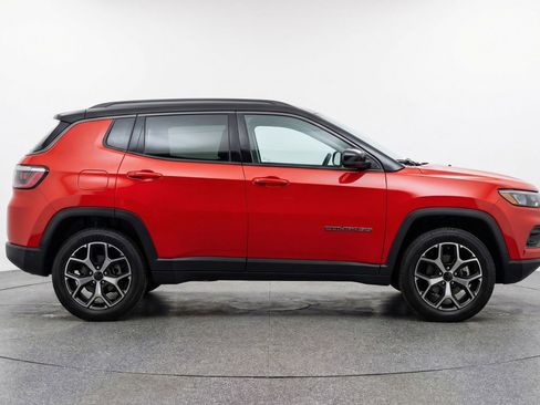 Used 2025 Jeep Compass Limited AWD/4WD image 11