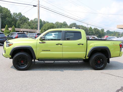 Used 2022 Toyota Tacoma SR5 AWD/4WD image 2