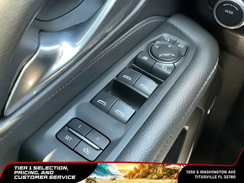 Used 2022 GMC Yukon Denali RWD image 40