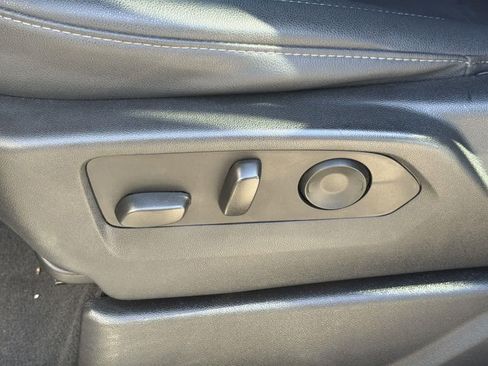 Used 2023 Chevrolet Suburban LT image 24