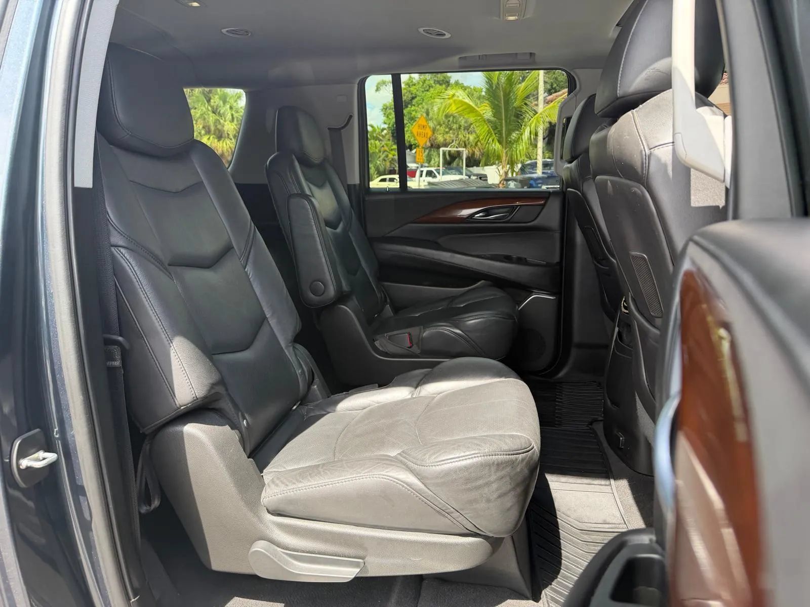 Used 2019 Cadillac Escalade ESV Luxury AWD/4WD image 34