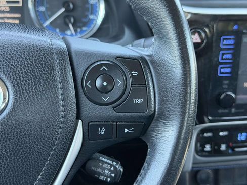 Used 2018 Toyota Corolla SE w/ SE Premium Package FWD image 10