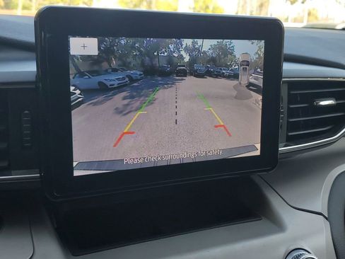 Used 2024 Ford Explorer XLT w/ Equipment Group 202A AWD/4WD image 33