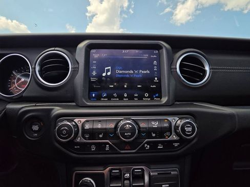 Used 2021 Jeep Wrangler Unlimited Sahara AWD/4WD image 11