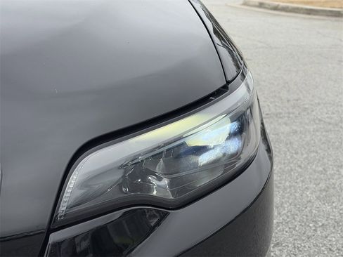 Used 2019 Jeep Cherokee Limited image 31