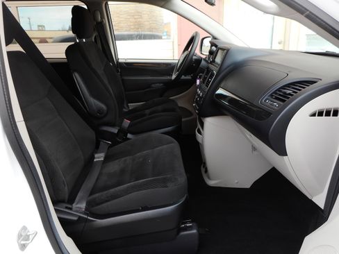 Used 2017 Dodge Grand Caravan SE w/ Power Window Group image 31