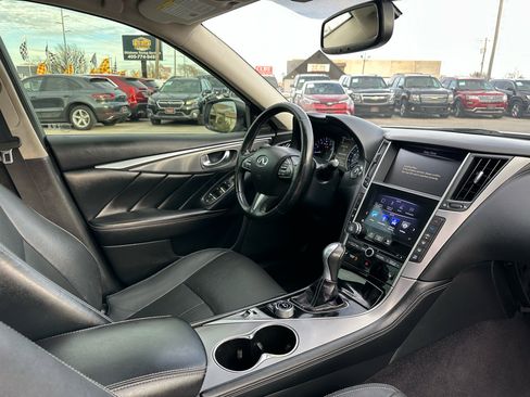 Used 2016 INFINITI Q50 Premium w/ Driver Assistance Package image 10