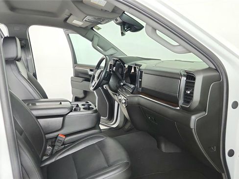 Used 2025 GMC Sierra 1500 SLT AWD/4WD image 24