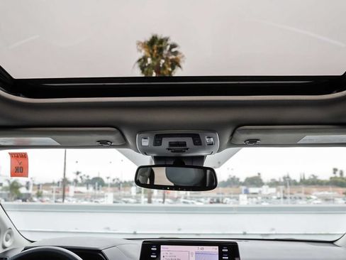 Used 2024 Toyota Sienna XLE w/ XLE Plus Package FWD image 19