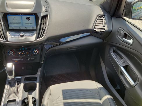 Used 2019 Ford Escape SE image 14