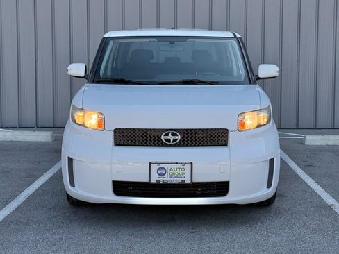 Used 2009 Scion xB FWD image 2