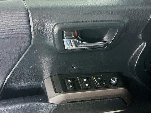 Used 2017 Toyota Tacoma TRD Off-Road image 22