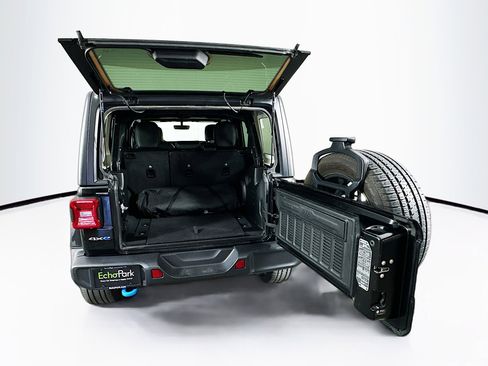 Used 2023 Jeep Wrangler Unlimited Sahara AWD/4WD image 27