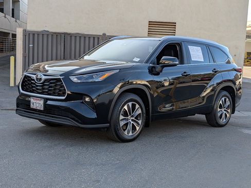 Used 2024 Toyota Highlander XLE image 12