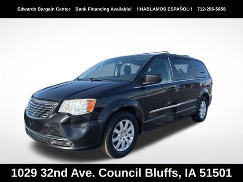 Used 2015 Chrysler Town & Country Touring FWD image 3