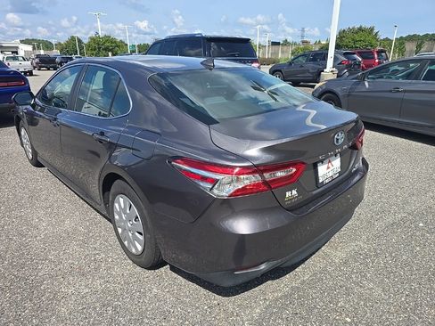 Used 2019 Toyota Camry LE FWD image 7
