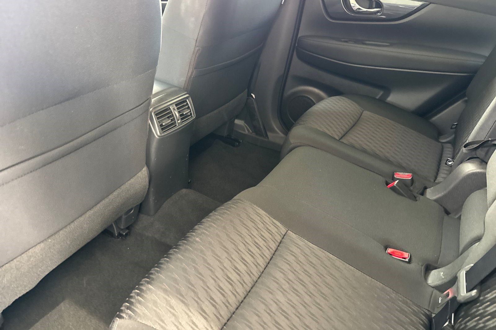 Used 2020 Nissan Rogue SV FWD image 15
