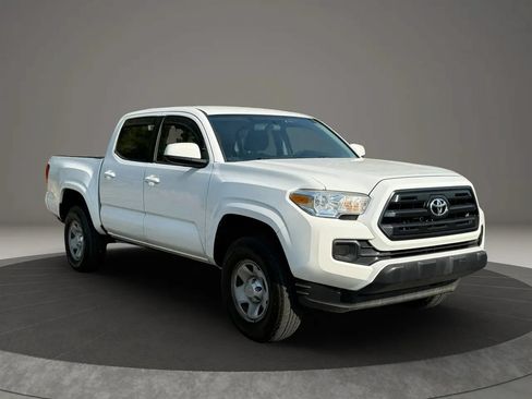 Used 2017 Toyota Tacoma SR RWD image 3