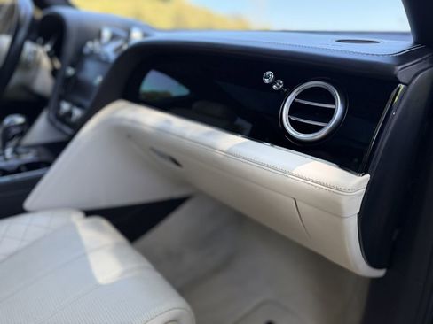 Used 2017 Bentley Bentayga AWD/4WD image 24
