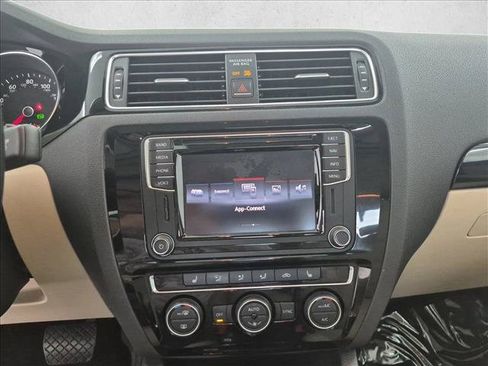 Used 2017 Volkswagen Jetta SEL FWD image 15