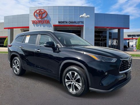 Used 2023 Toyota Highlander XLE image 1