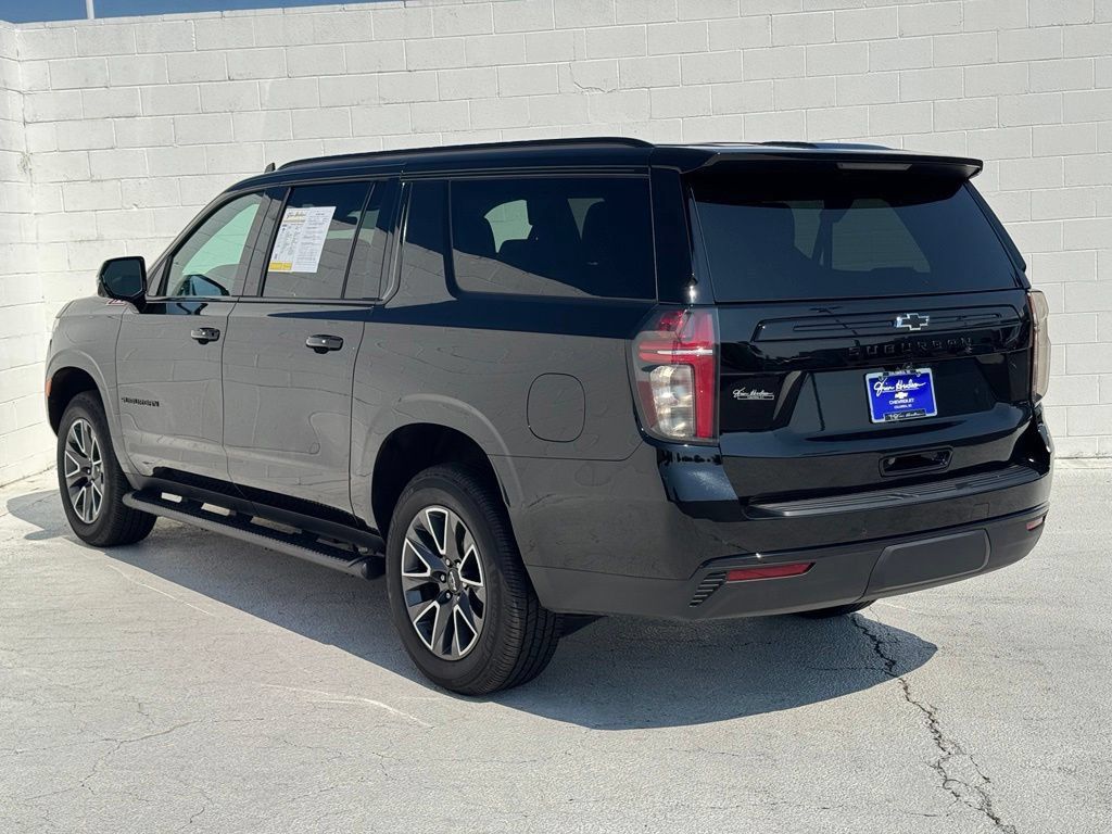 Used 2024 Chevrolet Suburban Z71 w/ Luxury Package AWD/4WD image 12