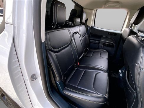 Used 2025 Ford Maverick Lobo AWD/4WD image 17