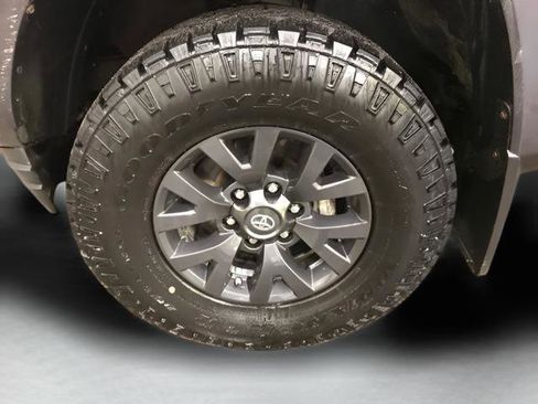 Certified 2020 Toyota Tacoma SR5 AWD/4WD image 8
