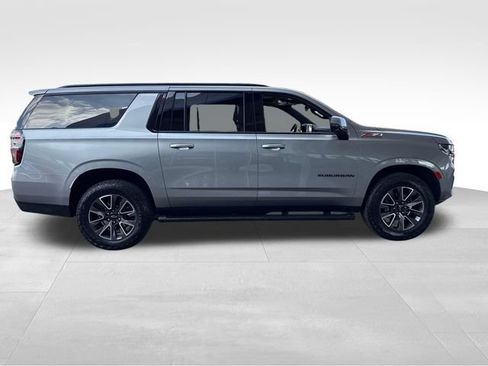Certified 2023 Chevrolet Suburban Z71 w/ Luxury Package AWD/4WD image 6