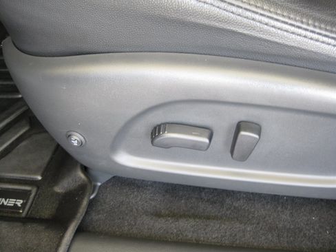 Used 2020 Nissan Pathfinder SV w/ Cargo Package FWD image 13