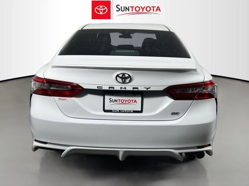 Used 2018 Toyota Camry SE FWD image 5